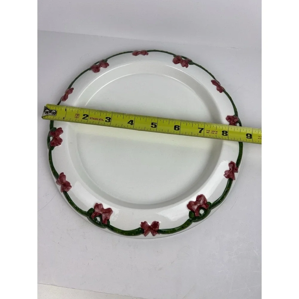Ceramic Christmas Wreath Pillar Candle Holder‎ Holiday Time Red Green White